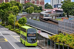 Singapori dënon me qindra pasagjerët që ndotin transportin publik Singapori dënon me qindra pasagjerët që ndotin transportin publik