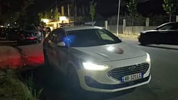 Vrau nënën dhe plagosi rëndë babanë me teshlicë, arrestohet në Fier autori i krimit makabër në Lushnje Vrau nënën dhe plagosi rëndë babanë me teshlicë, arrestohet në Fier autori i krimit makabër në Lushnje
