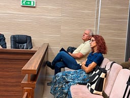 Nis seanca gjyqësore ndaj Sveçlës për gazin lotsjellës në Kuvend Nis seanca gjyqësore ndaj Sveçlës për gazin lotsjellës në Kuvend