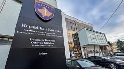 Vrasja e 15 vjeçarit në Prizren, i dyshuari 17 vjeçar është ndaluar për 24 orë – sekuestrohet një thikë Vrasja e 15 vjeçarit në Prizren, i dyshuari 17 vjeçar është ndaluar për 24 orë – sekuestrohet një thikë