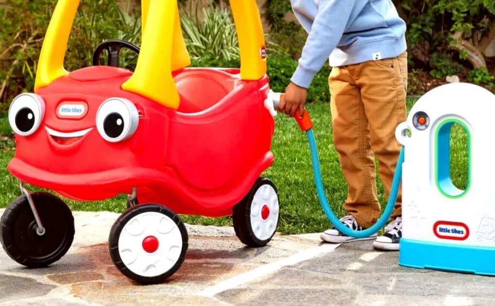 Me rritjen e çmimeve të karburantit, edhe Cozy Coupe "vjen me karikues elektrik" Me rritjen e çmimeve të karburantit, edhe Cozy Coupe "vjen me karikues elektrik"