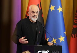 Rama: Ende e dashurojmë BE-në, mos e lini në baltë Ballkanin Rama: Ende e dashurojmë BE-në, mos e lini në baltë Ballkanin