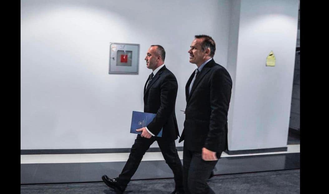 Haradinaj zyrtarizon kandidimin e Avni Arifit për deputet Haradinaj zyrtarizon kandidimin e Avni Arifit për deputet