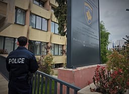 U paraqit vullnetarisht, Specialja ndalon një të dyshuar në rastin “Laboratori ‘25” U paraqit vullnetarisht, Specialja ndalon një të dyshuar në rastin “Laboratori ‘25”