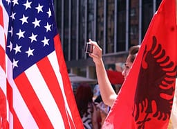 “Albanians for America”: SHBA-ja të kushtëzojë bashkëpunimin me Serbinë me reforma demokratike “Albanians for America”: SHBA-ja të kushtëzojë bashkëpunimin me Serbinë me reforma demokratike