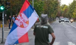 Qeveria serbe nderon Mlladiqin: ministrat e Vuçiqit dolën për ta pritur me nderime trupin e kriminelit të luftës Qeveria serbe nderon Mlladiqin: ministrat e Vuçiqit dolën për ta pritur me nderime trupin e kriminelit të luftës