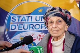 Vdes politikania italiane Emma Bonino, mbështetëse e madhe e Kosovës Vdes politikania italiane Emma Bonino, mbështetëse e madhe e Kosovës