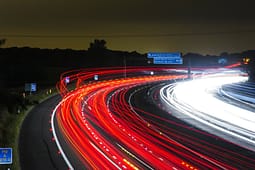 Shoferi amerikan kapet me 251 km/h në autostradën zvicerane Shoferi amerikan kapet me 251 km/h në autostradën zvicerane