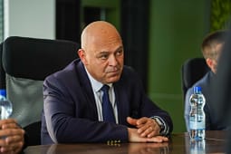 Gjini i përgjigjet Kurtit: Mos insisto të takohesh me mua, sepse nuk ke për çka Gjini i përgjigjet Kurtit: Mos insisto të takohesh me mua, sepse nuk ke për çka
