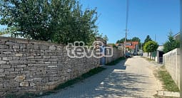 Pamje nga shtëpia ku ndodhi tragjedia në Kërvasari të Malishevës e ku dyshohet se një grua shtatzënë u vra nga burri i saj Pamje nga shtëpia ku ndodhi tragjedia në Kërvasari të Malishevës e ku dyshohet se një grua shtatzënë u vra nga burri i saj
