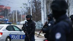 Policia me aksion në Gjilan – sekuestrohen armë, qindra fishekë dhe para të gatshme Policia me aksion në Gjilan – sekuestrohen armë, qindra fishekë dhe para të gatshme