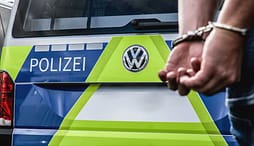 “Babai po fle”, u tha policisë – arrestohet 26-vjeçari në Gjermani, dyshohet se vrau prindërit “Babai po fle”, u tha policisë – arrestohet 26-vjeçari në Gjermani, dyshohet se vrau prindërit