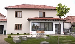 Shtëpisë-muze iu vodhën 6 karrige, e bija e Ymer Elshanit: Jam e mërzitur shumë, s’e kam pritur Shtëpisë-muze iu vodhën 6 karrige, e bija e Ymer Elshanit: Jam e mërzitur shumë, s’e kam pritur