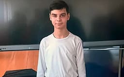 Një nga të burgosurit politikë më të rinj të Rusisë mbush 18 vjet dhe përballet me akuza të reja Një nga të burgosurit politikë më të rinj të Rusisë mbush 18 vjet dhe përballet me akuza të reja