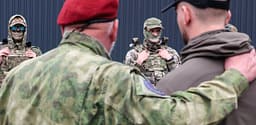 Mashtrime, kërcënime dhe forcë: Si po rekrutohen burrat në Rusi për luftën në Ukrainë Mashtrime, kërcënime dhe forcë: Si po rekrutohen burrat në Rusi për luftën në Ukrainë