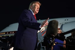 Ndërroi fshehurazi avionin në Turqi përmes një kamioni të furnizimit, Trump: Ndoqa këshillat e Shërbimit Sekret Ndërroi fshehurazi avionin në Turqi përmes një kamioni të furnizimit, Trump: Ndoqa këshillat e Shërbimit Sekret