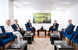 Delegacioni i shqiptarëve të Amerikës flet me Kurtin për gazin amerikan Delegacioni i shqiptarëve të Amerikës flet me Kurtin për gazin amerikan