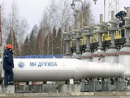 Rusia nis të importojë karburant për shkak të rënies së prodhimit të rafinerive Rusia nis të importojë karburant për shkak të rënies së prodhimit të rafinerive