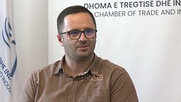 “Kriza po i rrezikon funksionimin e bizneseve” – partive u bëhet thirrje për tejkalim të ngërçit politik “Kriza po i rrezikon funksionimin e bizneseve” – partive u bëhet thirrje për tejkalim të ngërçit politik