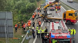 Ambasadori Ajeti ngushëllon familjet e viktimave të aksidentit në Gjermani: Jemi në kontakt me autoritetet gjermane Ambasadori Ajeti ngushëllon familjet e viktimave të aksidentit në Gjermani: Jemi në kontakt me autoritetet gjermane