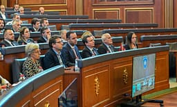 Vetëvendosje konfirmon se nesër do ta votojnë Vlora Çitakun e Kujtim Shalën për nënkryetarë të Kuvendit Vetëvendosje konfirmon se nesër do ta votojnë Vlora Çitakun e Kujtim Shalën për nënkryetarë të Kuvendit