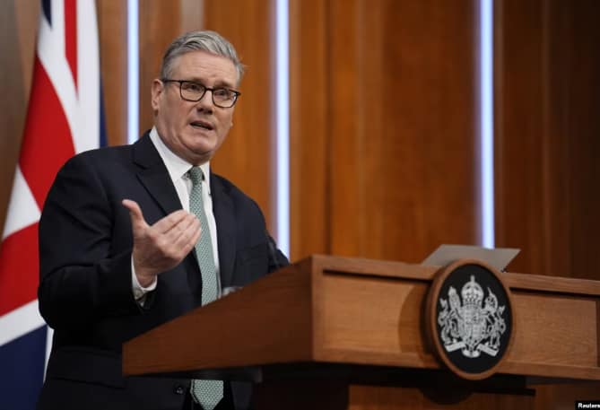 Pavarësisht thirrjeve për dorëheqje, Keir Starmer nuk tërhiqet: Duhet të vazhdojmë qeverisjen Pavarësisht thirrjeve për dorëheqje, Keir Starmer nuk tërhiqet: Duhet të vazhdojmë qeverisjen