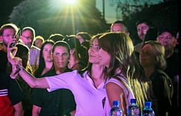 Haxhiu mirëpret mërgatën: Mirë se keni ardhur në shtëpinë tuaj, Kosova ju pret me zemër të hapur Haxhiu mirëpret mërgatën: Mirë se keni ardhur në shtëpinë tuaj, Kosova ju pret me zemër të hapur