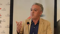 Hamiti: Qysh 6 deputetë po e dërguakan vendin në zgjedhje, kur Kuvendi i ka 120 deputetë? Hamiti: Qysh 6 deputetë po e dërguakan vendin në zgjedhje, kur Kuvendi i ka 120 deputetë?