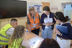 Palatova viziton qendrat e votimit në Prishtinë dhe Graçanicë, vlerëson procesin e qetë zgjedhor Palatova viziton qendrat e votimit në Prishtinë dhe Graçanicë, vlerëson procesin e qetë zgjedhor