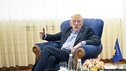 Walker paralajmëron thellim të përçarjes nëse partitë nuk bashkohen për presidentin Walker paralajmëron thellim të përçarjes nëse partitë nuk bashkohen për presidentin