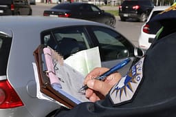 Shqiptuan tiketë për kundërvajtje, sulmohen dy policë në Prishtinë Shqiptuan tiketë për kundërvajtje, sulmohen dy policë në Prishtinë