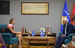 Palatova takohet me Sveçlën: Të respektohet karakteri multietnik i vendit, të hetohen pretendimet për sjellje të pahijshme të Policisë Palatova takohet me Sveçlën: Të respektohet karakteri multietnik i vendit, të hetohen pretendimet për sjellje të pahijshme të Policisë
