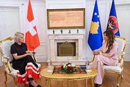 Haxhiu pranon letrat kredenciale të Ambasadores së re të Zvicrës në Kosovë, thekson rolin e rëndësishëm të mërgatës Haxhiu pranon letrat kredenciale të Ambasadores së re të Zvicrës në Kosovë, thekson rolin e rëndësishëm të mërgatës