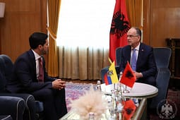 Begaj i kërkon Ekuadorit njohjen e Kosovës gjatë pritjes së ambasadorit të ri Begaj i kërkon Ekuadorit njohjen e Kosovës gjatë pritjes së ambasadorit të ri