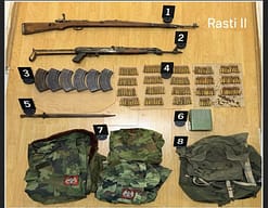 Policia sekuestron armë, municion e uniforma ushtarake në dy lokacione në veri, arrestohet një person Policia sekuestron armë, municion e uniforma ushtarake në dy lokacione në veri, arrestohet një person