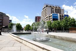 Mot i nxehtë, temperaturat deri në 37 gradë Mot i nxehtë, temperaturat deri në 37 gradë