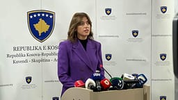 Haxhiu: Nuk i ndihmojmë Kosovës dhe të akuzuarve në Hagë nëse shkojmë në zgjedhje Haxhiu: Nuk i ndihmojmë Kosovës dhe të akuzuarve në Hagë nëse shkojmë në zgjedhje
