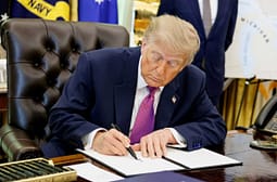Përplasja me Kanadanë, Trump nënshkruan urdhrin që riemërton Liqenin e Ontarios si Liqeni i Amerikës Përplasja me Kanadanë, Trump nënshkruan urdhrin që riemërton Liqenin e Ontarios si Liqeni i Amerikës