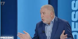Baton Haxhiu: Nëse ia japin LDK-së Presidentin dhe disa ministri, kemi të bëjmë me ekuilibër politik Baton Haxhiu: Nëse ia japin LDK-së Presidentin dhe disa ministri, kemi të bëjmë me ekuilibër politik