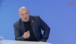 Gjini e quan qeverisjen e Albin Kurtit si “Epoka e Mashtrimit”: Blejnë edhe zall e infuzione prej Serbisë Gjini e quan qeverisjen e Albin Kurtit si “Epoka e Mashtrimit”: Blejnë edhe zall e infuzione prej Serbisë