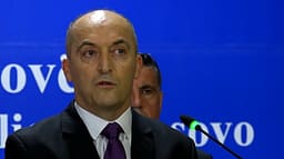 Reuters shkruan për dakordimin LVV-LDK për emrin e Bekim Sejdiut për President: Mund t’i japë fund ngërçit Reuters shkruan për dakordimin LVV-LDK për emrin e Bekim Sejdiut për President: Mund t’i japë fund ngërçit
