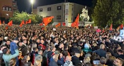 “Jo në emrin tim”, nata e tetë e protestës në Prishtinë kundër aktgjykimit të Speciales “Jo në emrin tim”, nata e tetë e protestës në Prishtinë kundër aktgjykimit të Speciales