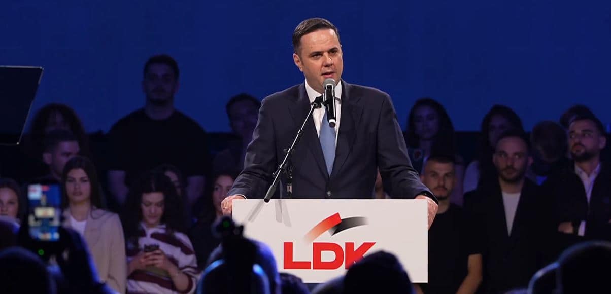 Abdixhiku: Në këtë rrugëtim jam bashkë me një grua të fortë e te pathyeshme – me Vjosa Osmanin Abdixhiku: Në këtë rrugëtim jam bashkë me një grua të fortë e te pathyeshme – me Vjosa Osmanin