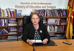 Janevska: Në ditët e nxehta shkollat duhet të respektojnë protokollet, orët shkurtohen vetëm në fazën e verdhë Janevska: Në ditët e nxehta shkollat duhet të respektojnë protokollet, orët shkurtohen vetëm në fazën e verdhë