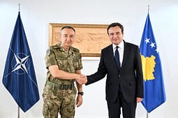 Kurti takohet me komandantin e KFOR-it, diskutohet situata e sigurisë në Kosovë dhe rajon Kurti takohet me komandantin e KFOR-it, diskutohet situata e sigurisë në Kosovë dhe rajon