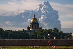 Dronët ukrainas godasin dyqanin më të madh online të Rusisë, duke shkatërruar mallra me vlerë miliarda dollarësh Dronët ukrainas godasin dyqanin më të madh online të Rusisë, duke shkatërruar mallra me vlerë miliarda dollarësh