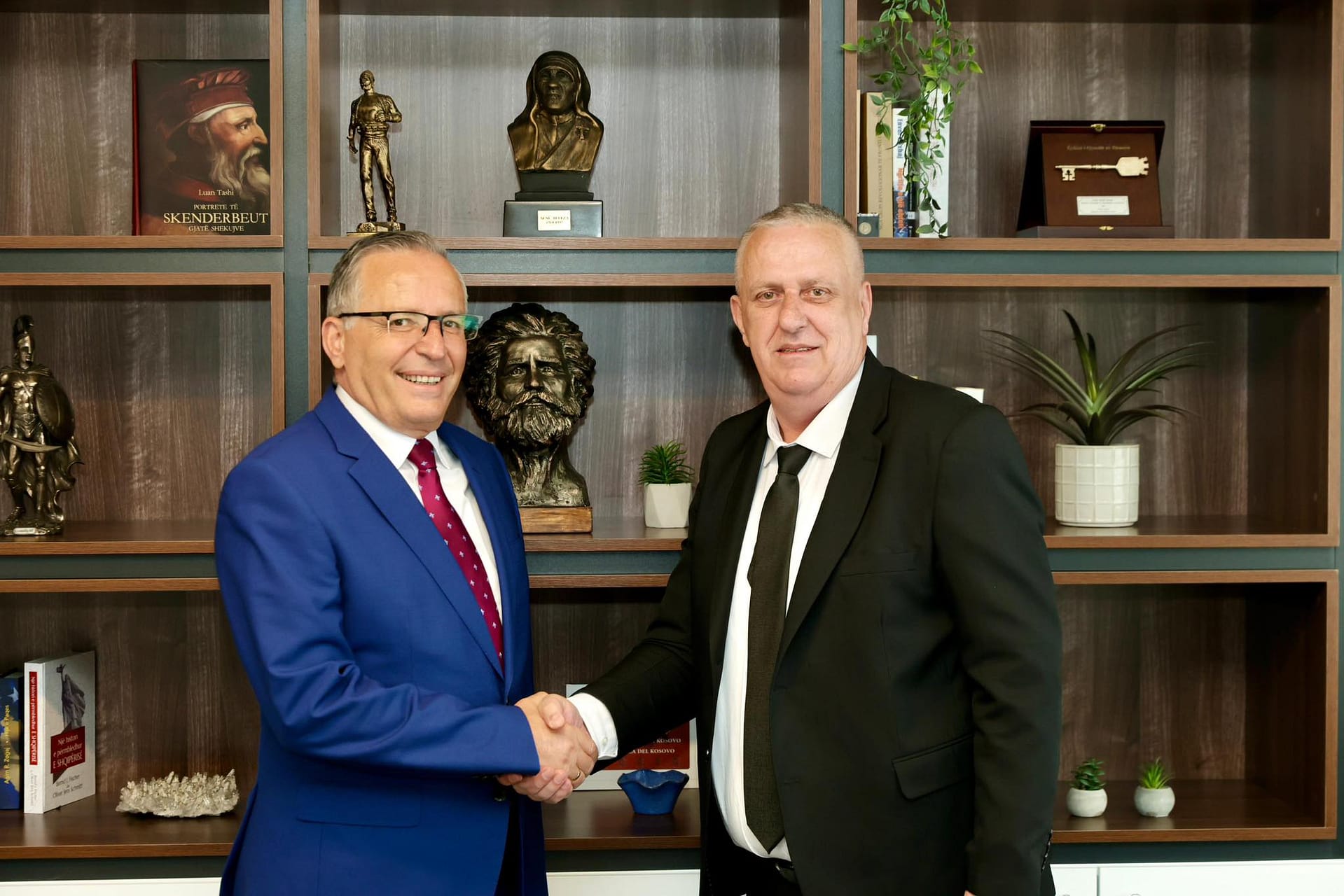 Ish-komandant i Brigadës 124 të UÇK-së, Skender Hoxha i bashkohet listës së PDK-së për deputetë Ish-komandant i Brigadës 124 të UÇK-së, Skender Hoxha i bashkohet listës së PDK-së për deputetë