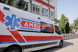 Rrihen tri persona nga një tjetër në Fushë Kosovë, bëhen për spital Rrihen tri persona nga një tjetër në Fushë Kosovë, bëhen për spital