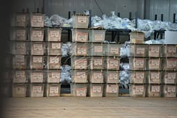 Vazhdon vlerësimi i pakove me fletëvotime nga votimi me postë Vazhdon vlerësimi i pakove me fletëvotime nga votimi me postë