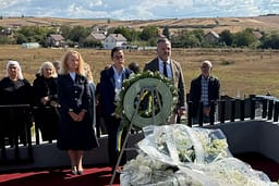 Ambasada e Francës në Kosovë përkujton Afrim Bunjakun, kërkon drejtësi për sulmin në Banjskë Ambasada e Francës në Kosovë përkujton Afrim Bunjakun, kërkon drejtësi për sulmin në Banjskë
